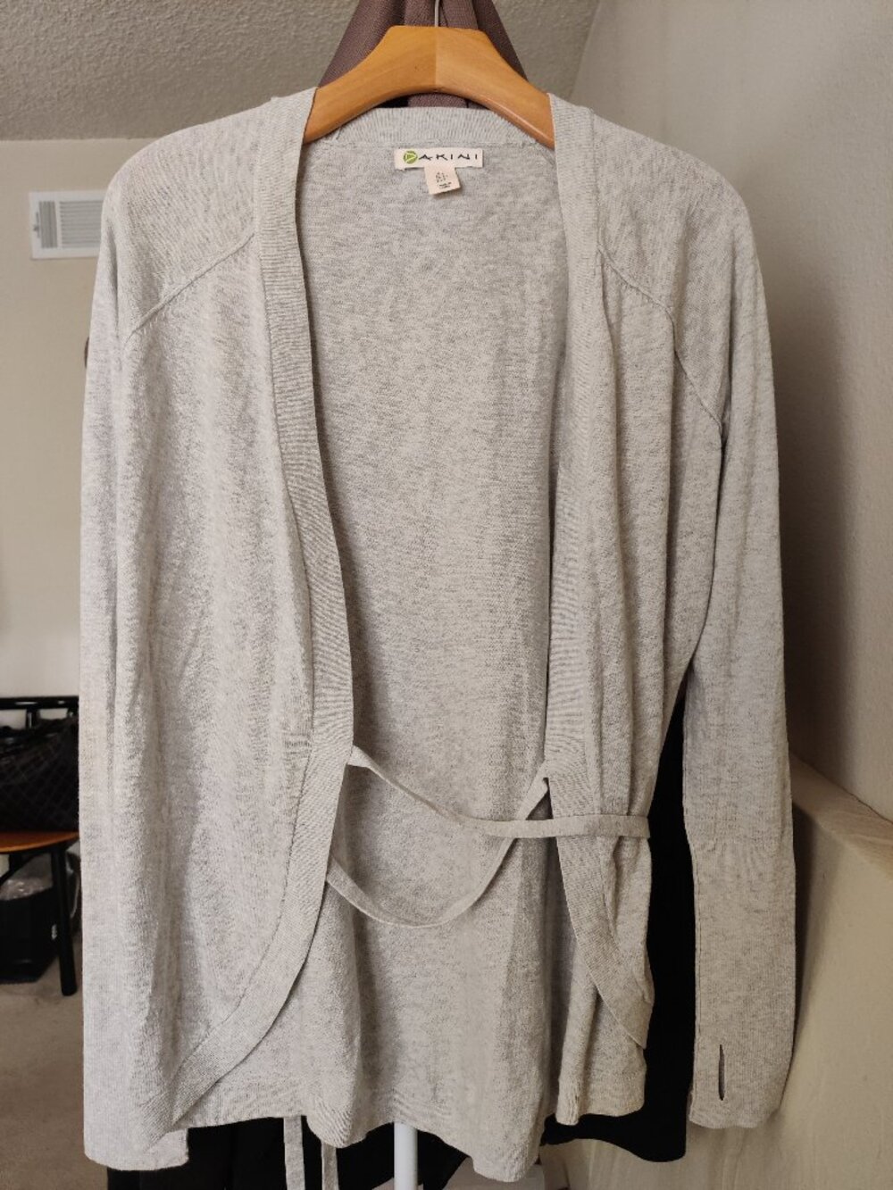 AKINI SZ-S Organic Cotton Wrap Cardigan in Heather Gray